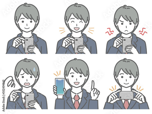 スマホを操作するスーツの若い男性