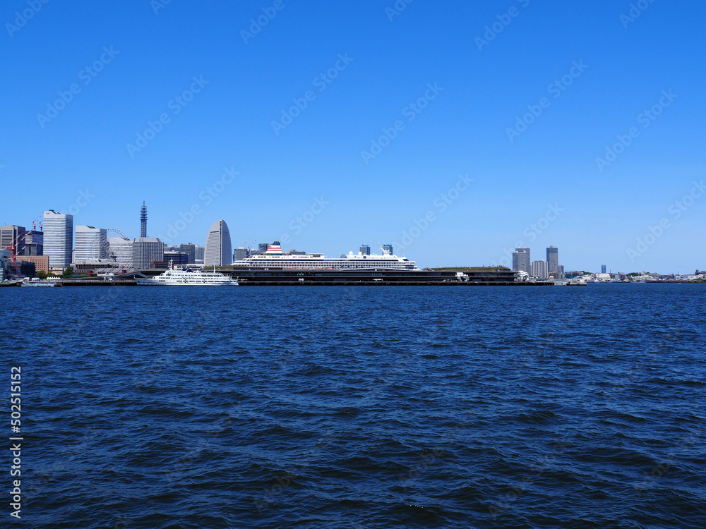 横浜　山下公園からのみなとみらいの風景