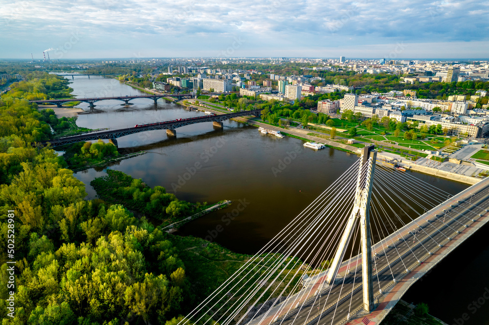 Polska, Warszawa, panorama miasta. Widok z okolicy Mostu Świetokrzyskiego