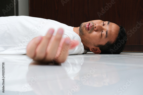 Foto Adult Asian man fainted in the floor