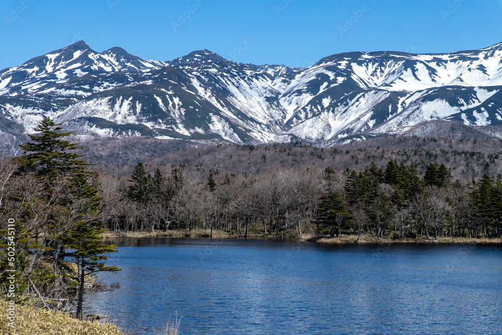 北海道　知床半島の春の風景