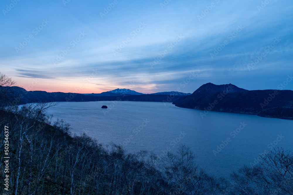 北海道　摩周湖の夜明けの風景