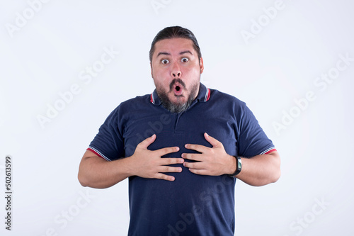 Fotografia A surprised man in disbelief and awe