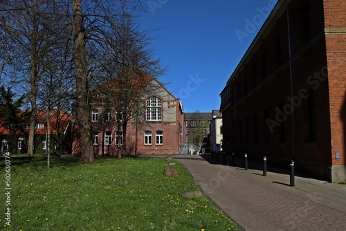 Blick vom Fräuleinshof auf das alte Kreishaus in Norden, Ostfriesland