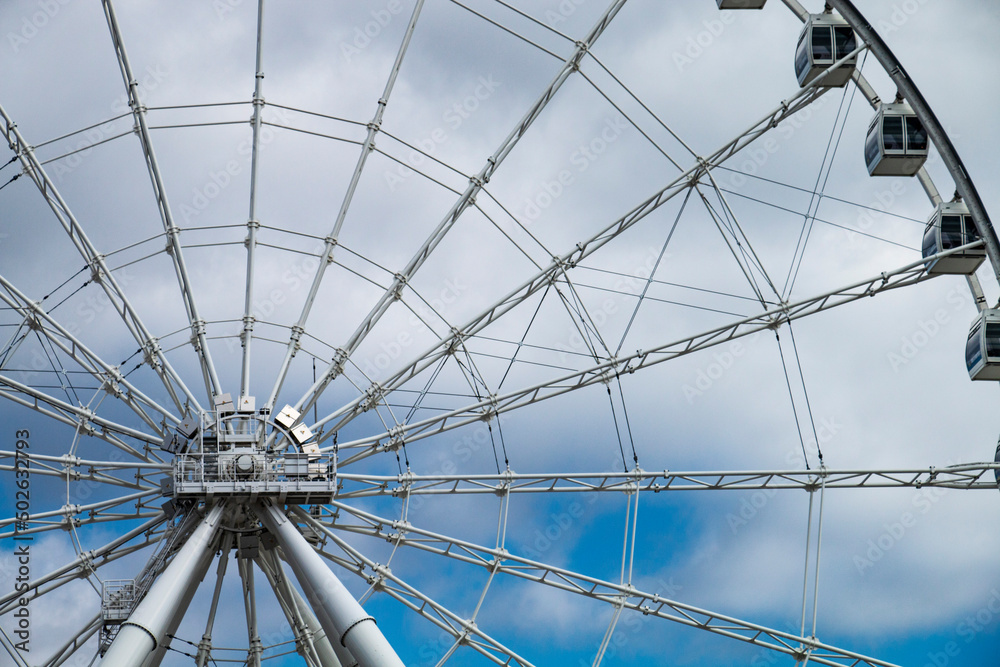Fototapeta premium ferris wheel on a sky