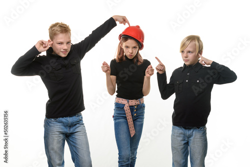 Bilde på lerret Two boys are disgusted by the presence of a girl, a girl in a hard hat and shows