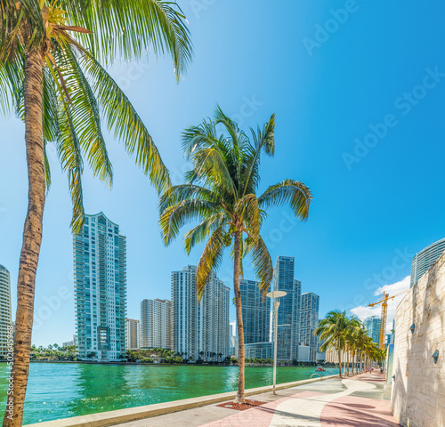 Riverwalk in downtown Miami © Gabriele Maltinti