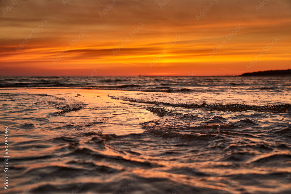 Naklejka premium sunset at baltic sea vibrant scenery