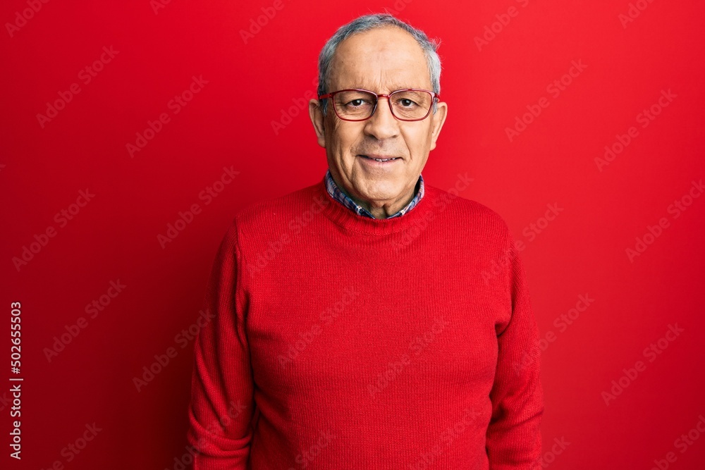 Obraz premium Handsome senior man with grey hair wearing casual clothes and glasses with a happy and cool smile on face. lucky person.