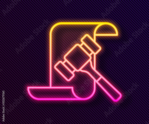 Glowing neon line Auction hammer icon isolated on black background. Gavel - hammer of judge or auctioneer. Bidding process, deal done. Auction bidding. Vector
