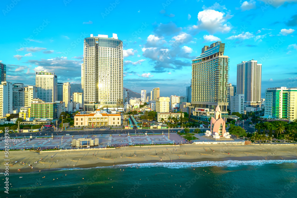 Obraz premium The coastal city of Nha Trang seen from above in the morning, beautiful coastline. This is a city that attracts to relax in central Vietnam