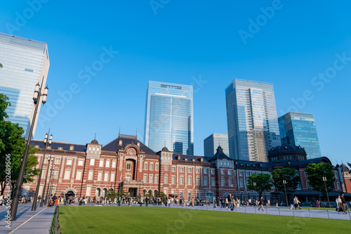 東京都千代田区丸の内のビジネス街の都市景観