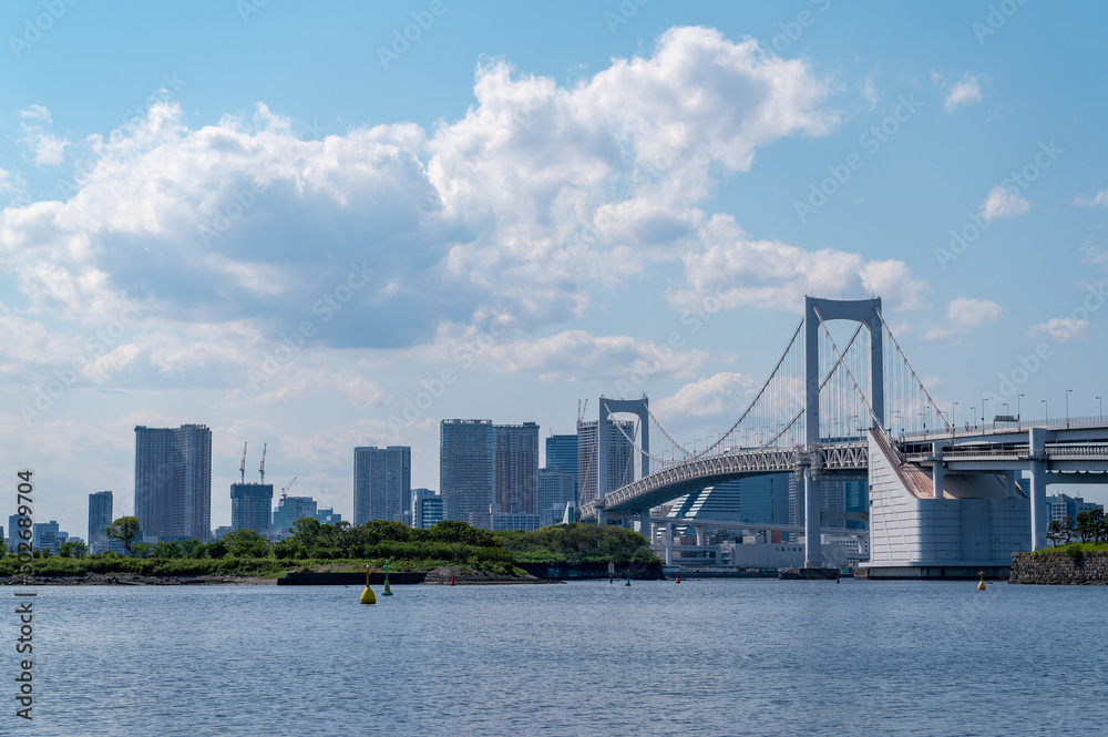 東京都港区台場から見た東京湾を望む都市景観