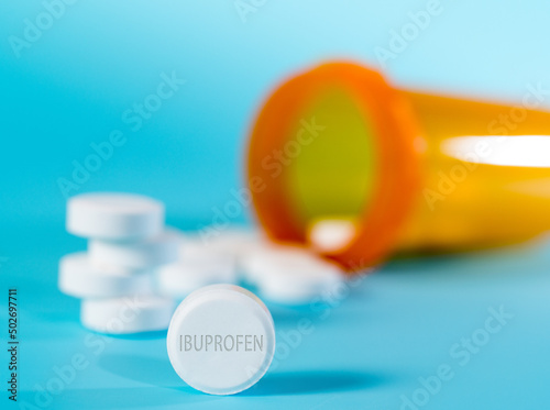 Fotografi Ibuprofen pill Ibuprofen is a medication in the nonsteroidal anti-inflammatory d