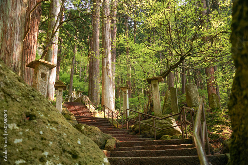 山寺、姥堂までの階段