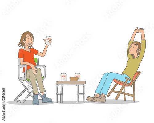 アウトドアでビールを楽しむ女性たち