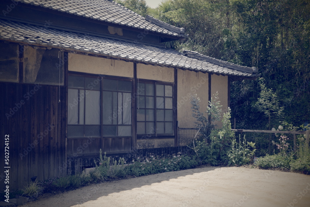 日本の岡山県倉敷市の下津井の古くてとても美しい建物