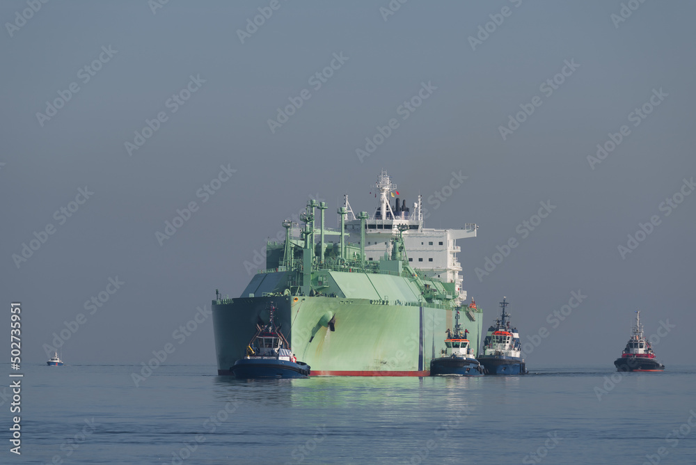 LNG TANKER - The ship sails to  port assisted by tugs