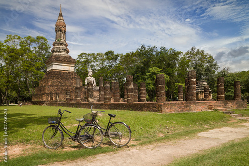 Obraz na płótnie Bikes at Wat Traphang Ngoen, Sukhothai, Thailand w salonie