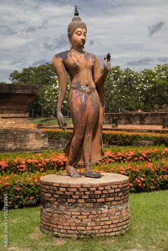 Obraz na plátně Walking Buddha at Wat Sa Si, Sukhothai, Thailand