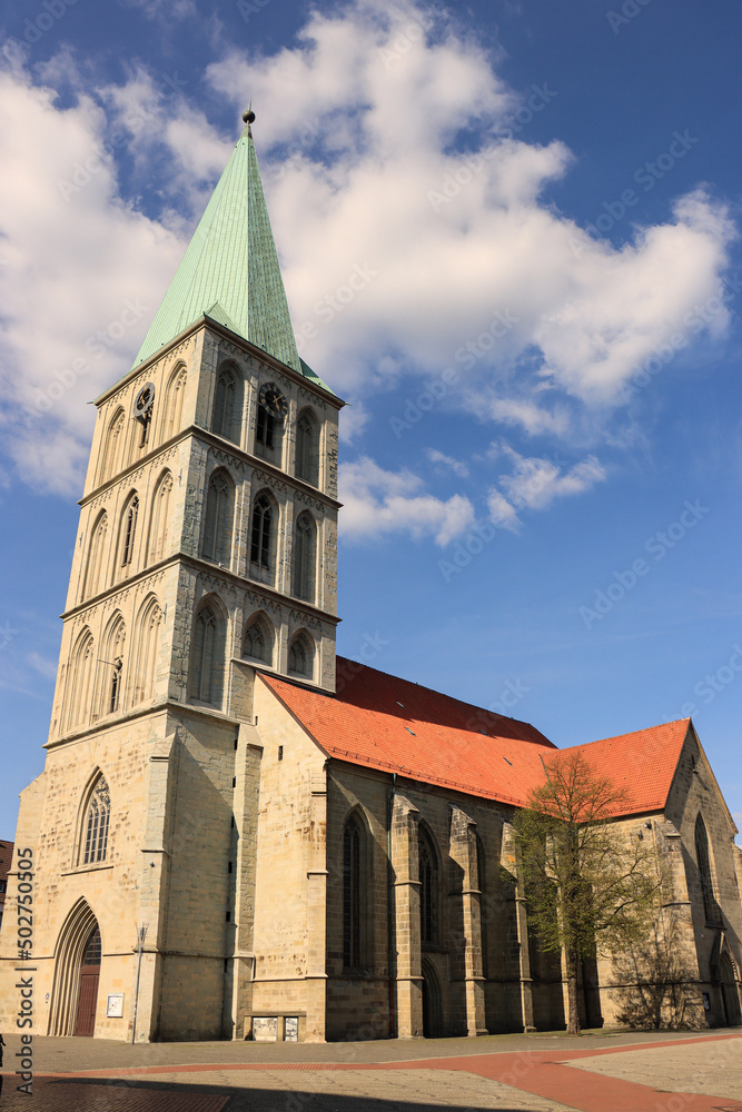 Obraz premium Hamm (Westfalen); Blick zur Pauluskirche, dem zentralen Kirchenbau der Stadt
