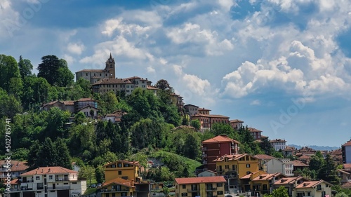 the village of monforte d'alba, in the heart of the Piedmontese Langhe, home of the best viogneti and vinio wines in the world