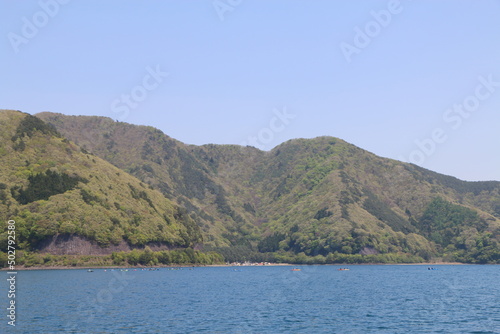 山と本栖湖