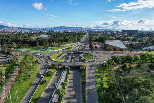 Obraz na płótnie Paisaje urbano de la ciudad de Bogotá (Colombia), ubicada en sur américa w salonie