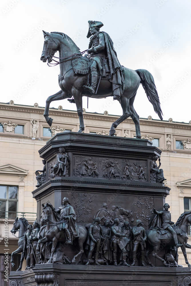 Reiterstatue Friedrichs des Großen in Berlin unter den Linden