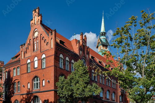 Neugotische Prachtarchitektur: das denkmalgeschützte Rathaus Berlin-Lichtenberg, Ansicht von Südosten photo