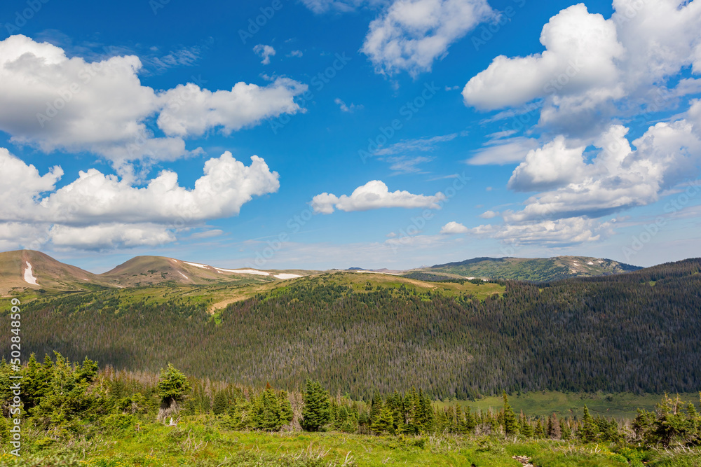 Superb landscape of Alpine Ridge Trail at Rocky Mountain National Park