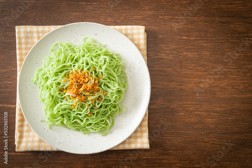 green jade noodle with garlic