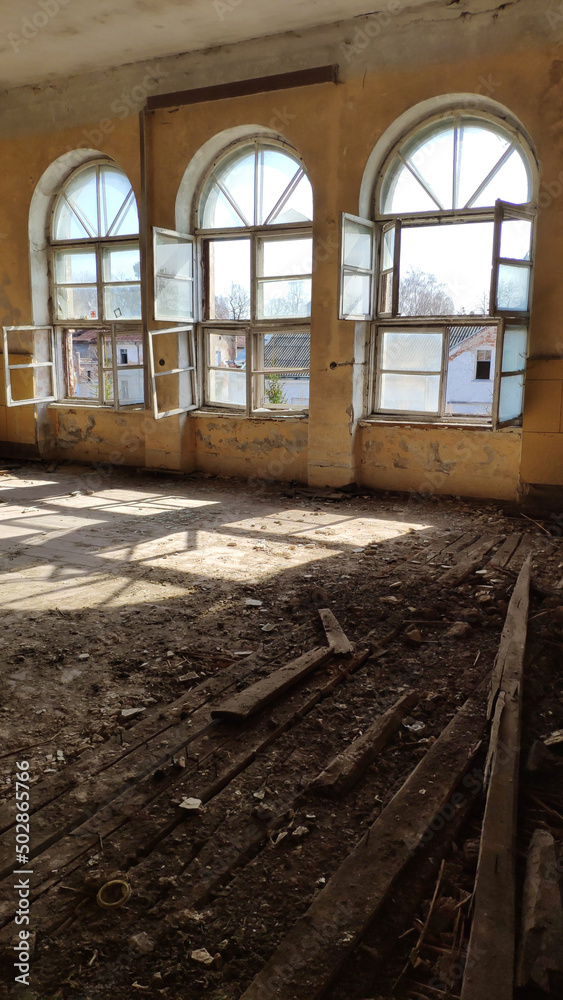 Obraz premium Deserted house. Abandoned psychiatric clinic Allenberg, Znamensk, Kaliningrad region.