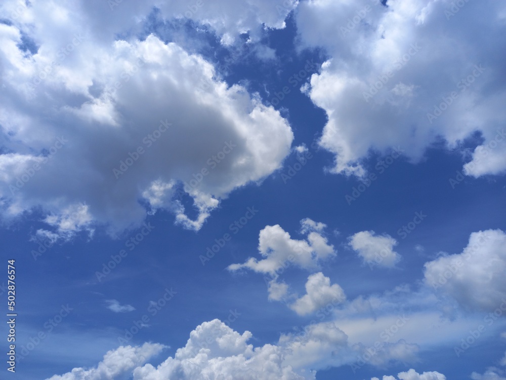 Obraz premium beautiful blue sky and white cloud in sunny day