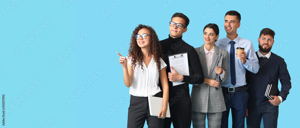 Naklejka premium Team of young business people on blue background with space for text
