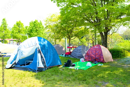 テントがたくさんあるキャンプ場