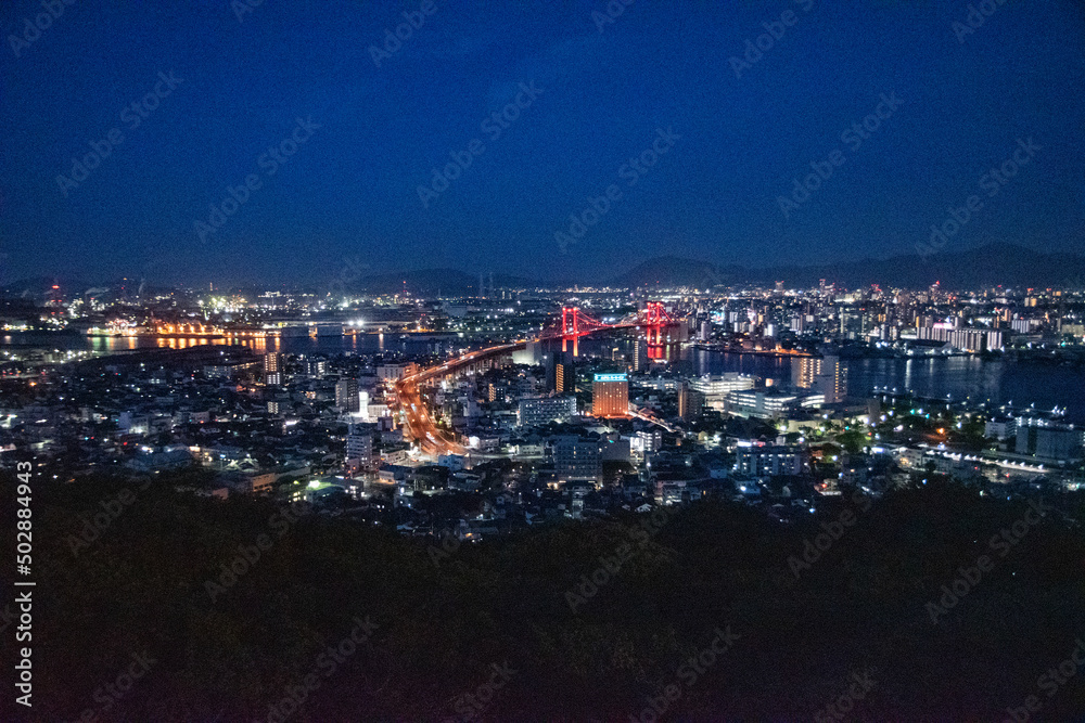 高塔山公園から眺める若戸大橋と北九州の工場夜景