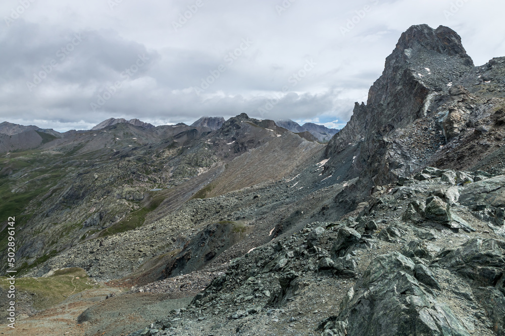 Tête des Toilies depuis le Col de la Noire , paysage du Queyras en été , hautes-Alpes , France Tête des Toilies depuis le Col de la Noire , paysage du Queyras en été , hautes-Alpes , France