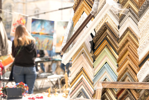 Many wooden and plastic picture frames in different colours and sizes. Custom picture and arts framing service. Crafts fraiming workshop