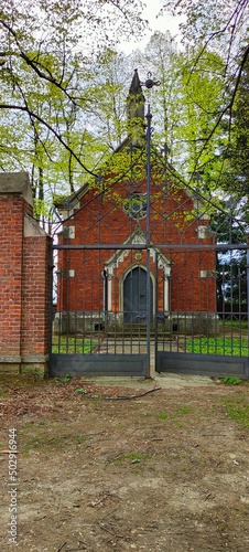 red brick house
Kaplica grobowa rodu Tyszkowskich Kalwaria Pacławska 