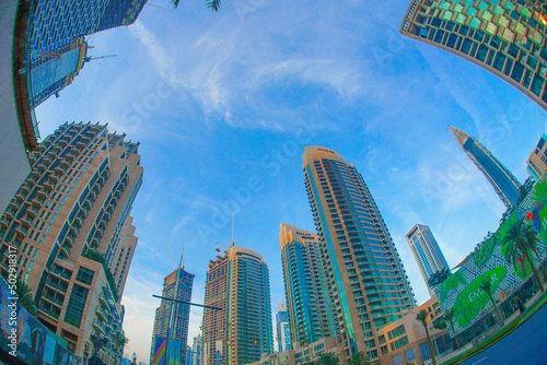 ドバイの高層ビル群（UAE） © kanzilyou