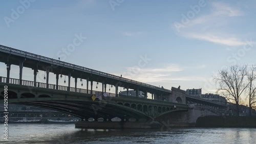 Night to Day Timelapse: Sunrise over Bir-Hakeim bridge in winter - Paris, France