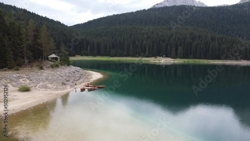lake in the mountans