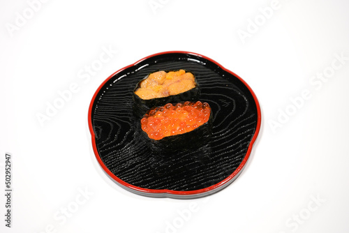 イクラとウニの寿司イメージ画像