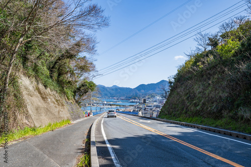 青海島の綺麗な海岸線と青空