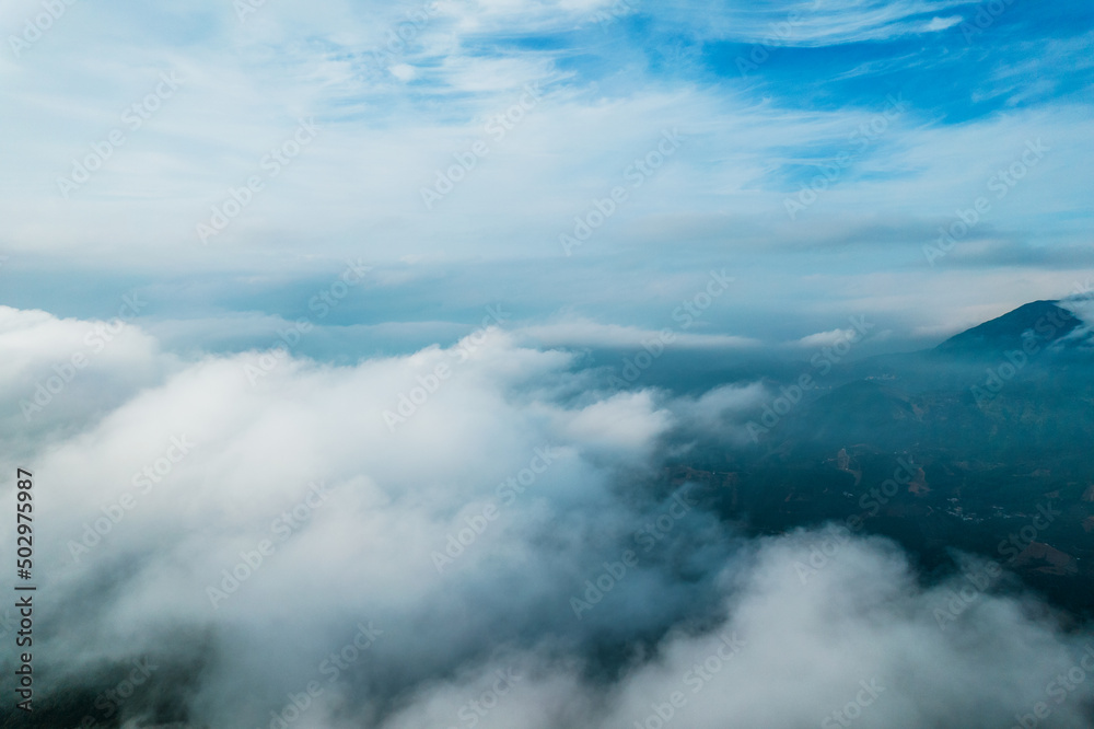 Obraz premium Aerial photos of mountains and clouds