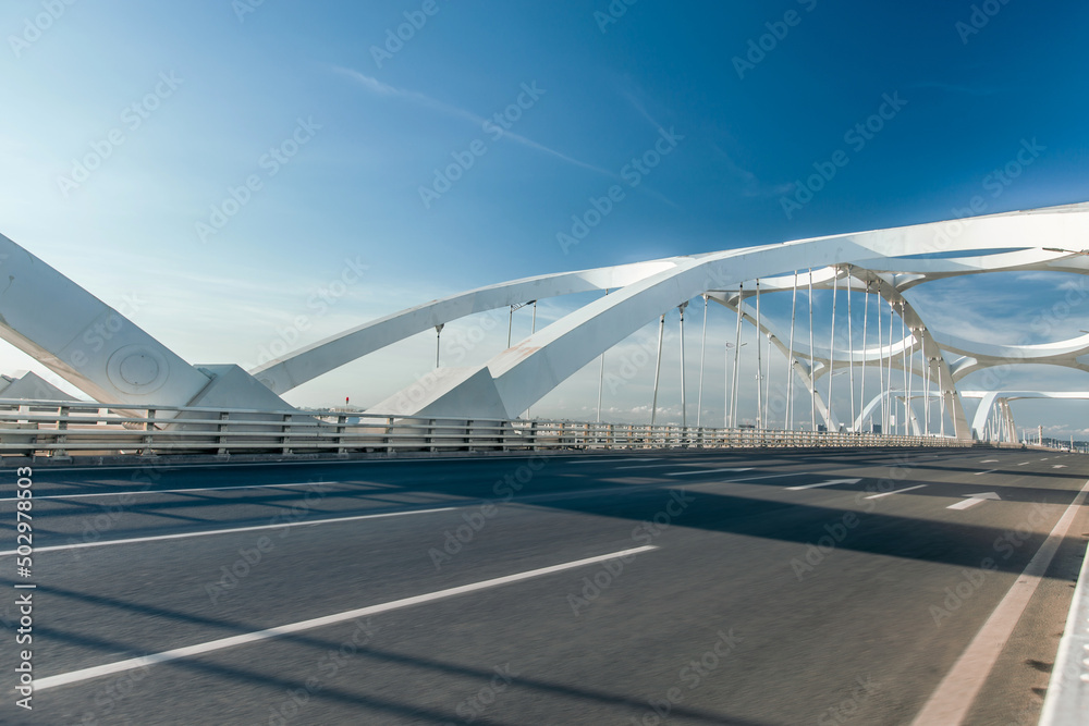 Obraz premium Asphalt road on the bridge,