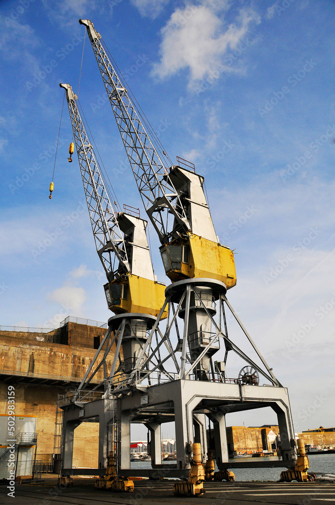 Grues chargement port de Saint-Nazaire