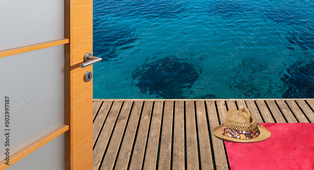 Obraz premium open door to the beach. holiday concept