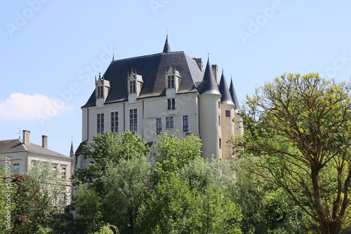 Foto Le château Raoul, vu de l'extérieur, ville de Chateauroux, département de l'Indr